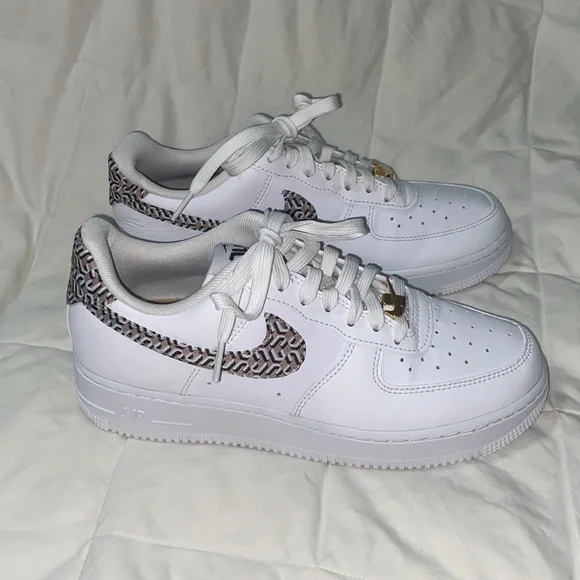 Like new Nike Air Force 1 Low United in Victory White - Picture 7 of 16